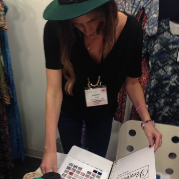 Friends call me TrendyJen🌈🦄| the endless dresser - Picture 10 of 16